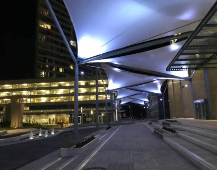 Downtown In The Heart Of The New Center, 4 Persons, Parking Bratysława