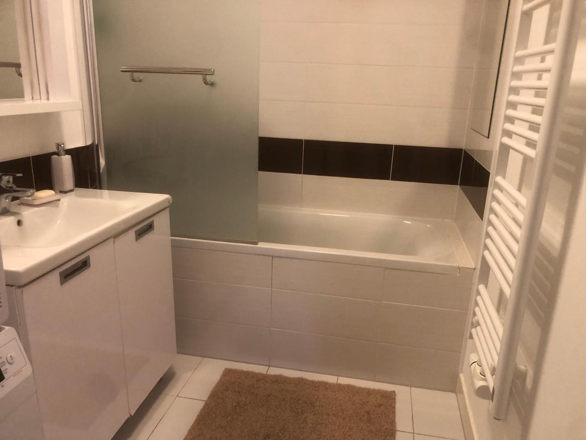 Downtown In The Heart Of The New Center, 4 Persons, Parking Apartament *